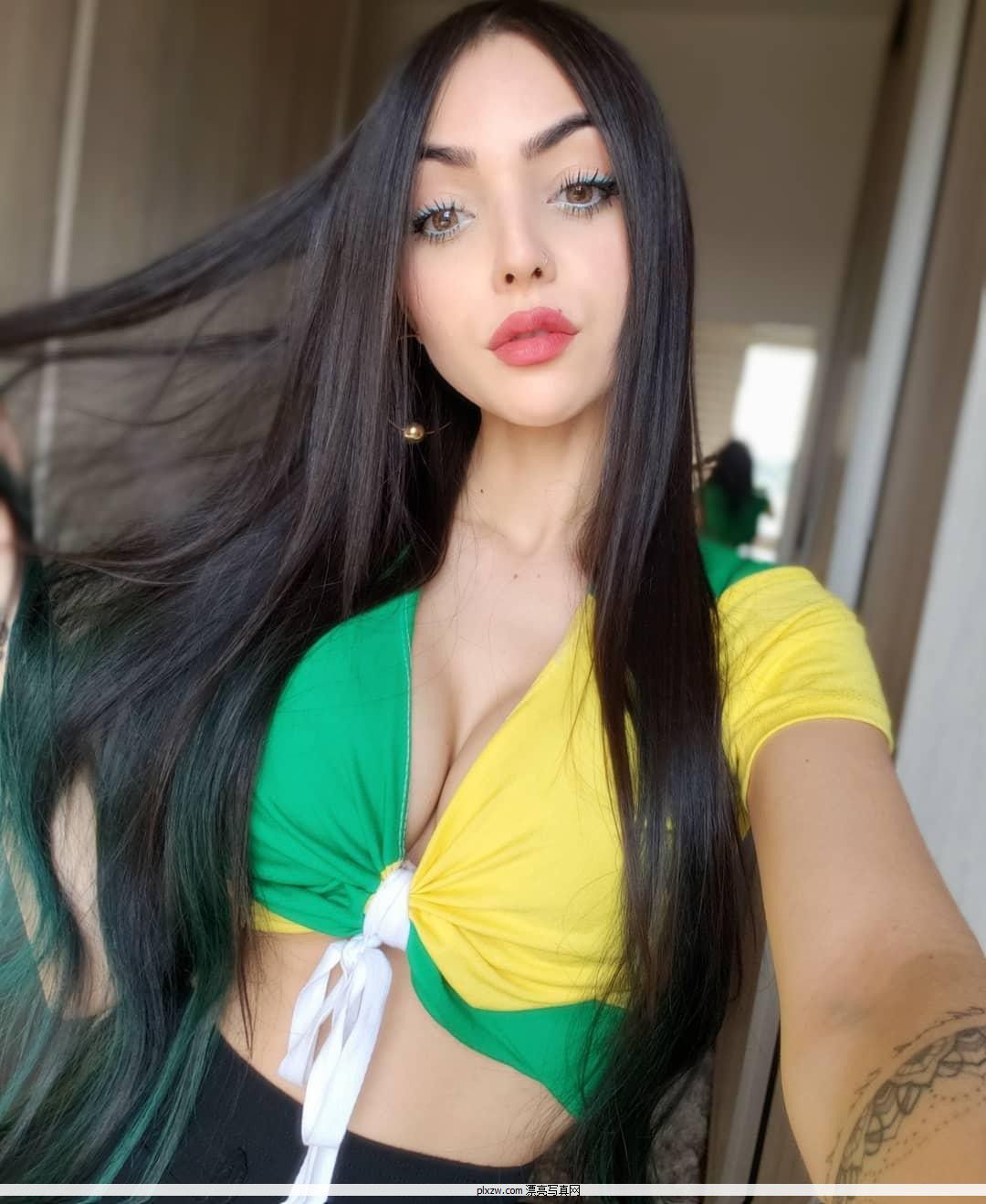 Nyvi Estephan- 羺ͼƬ